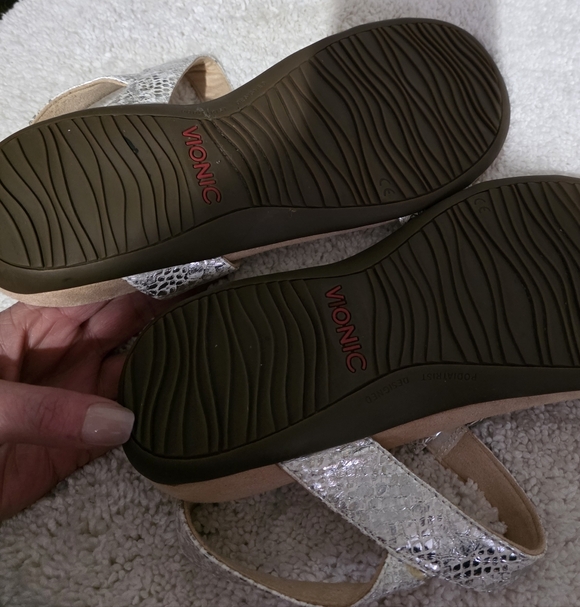 Vionic 9.5  Silver Ankle Strap Sandals - Picture 6 of 6